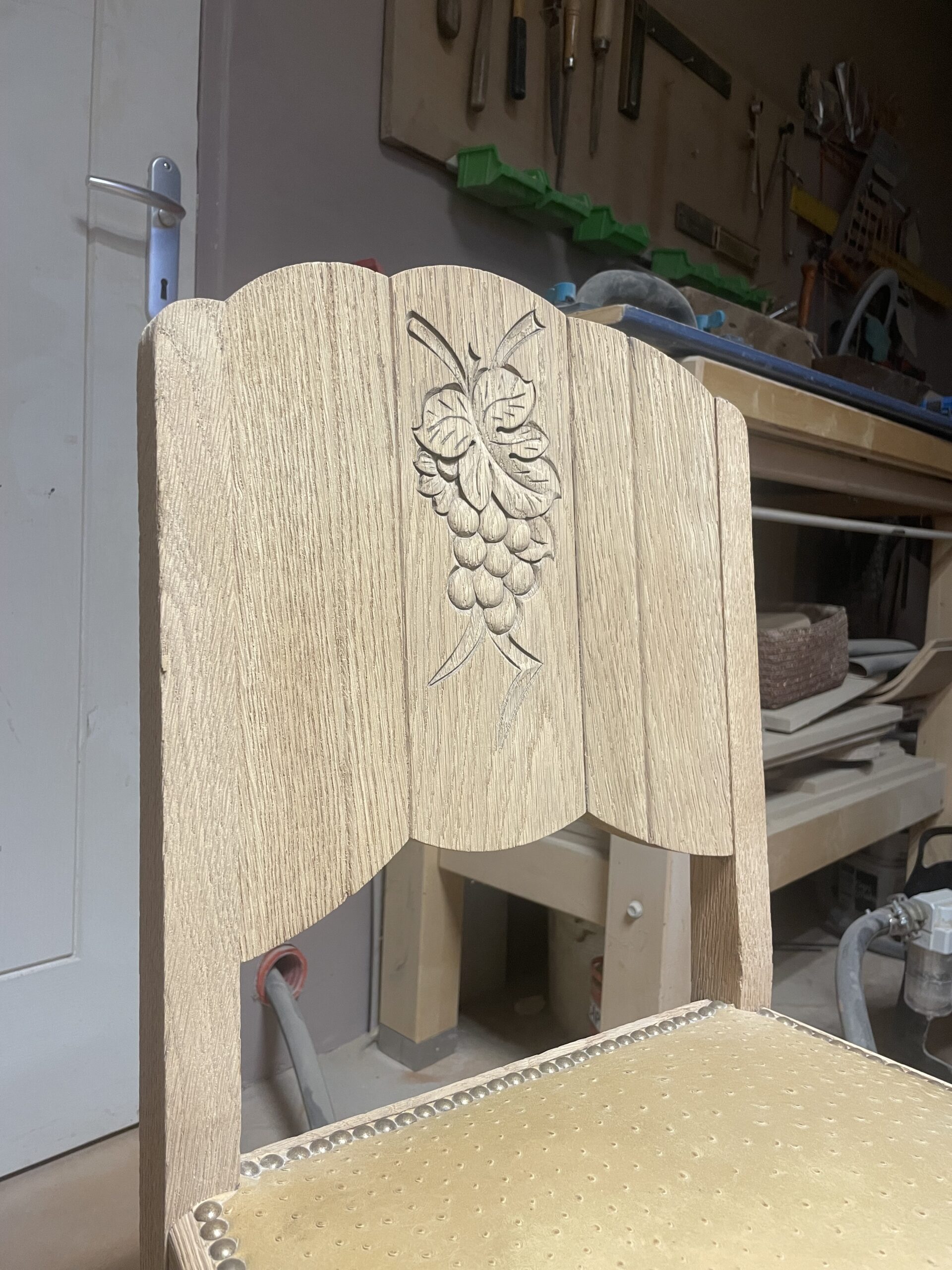 Lot de 6 chaises années 30 en chêne massif – Image 2