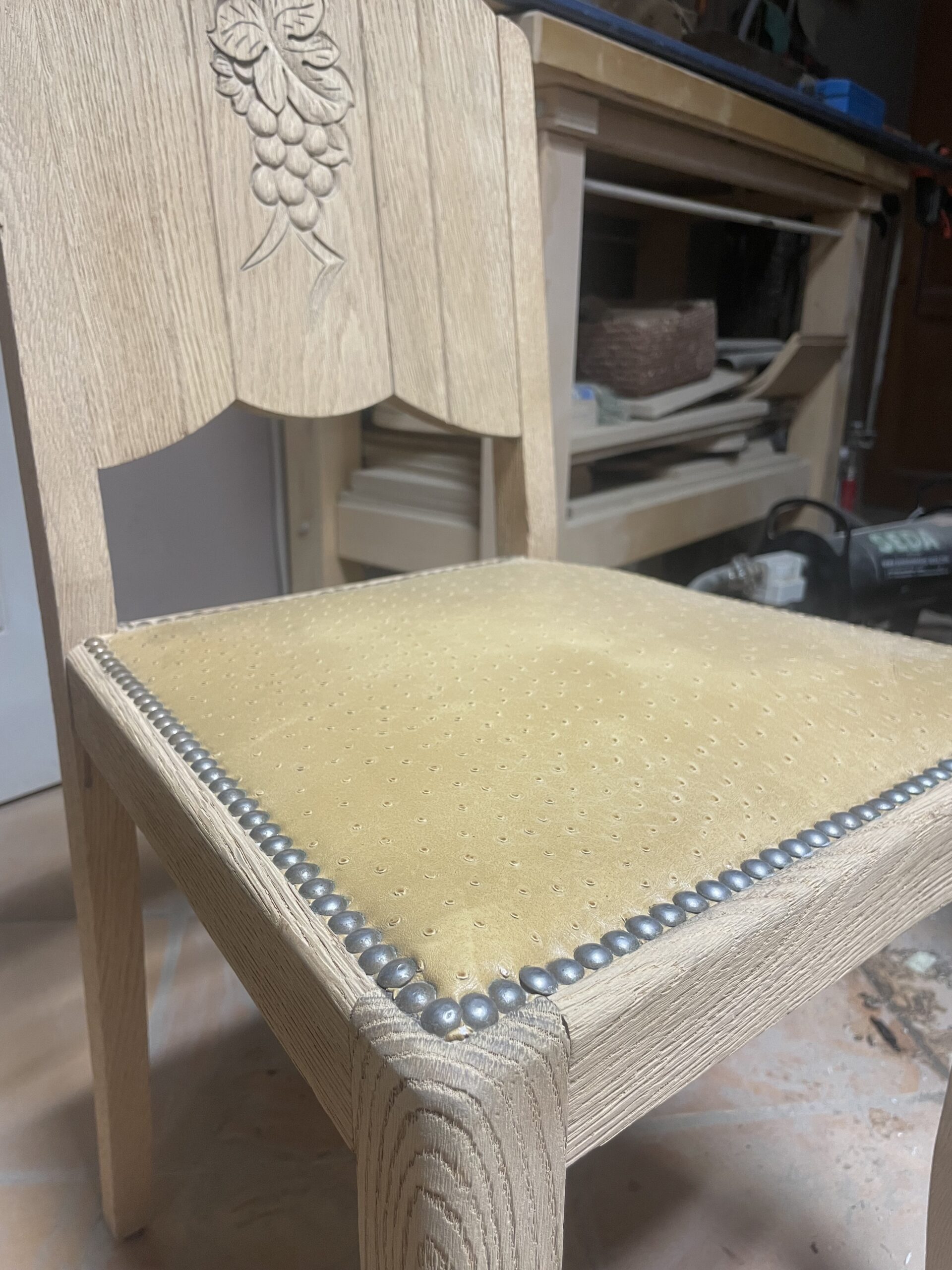 Lot de 6 chaises années 30 en chêne massif – Image 4