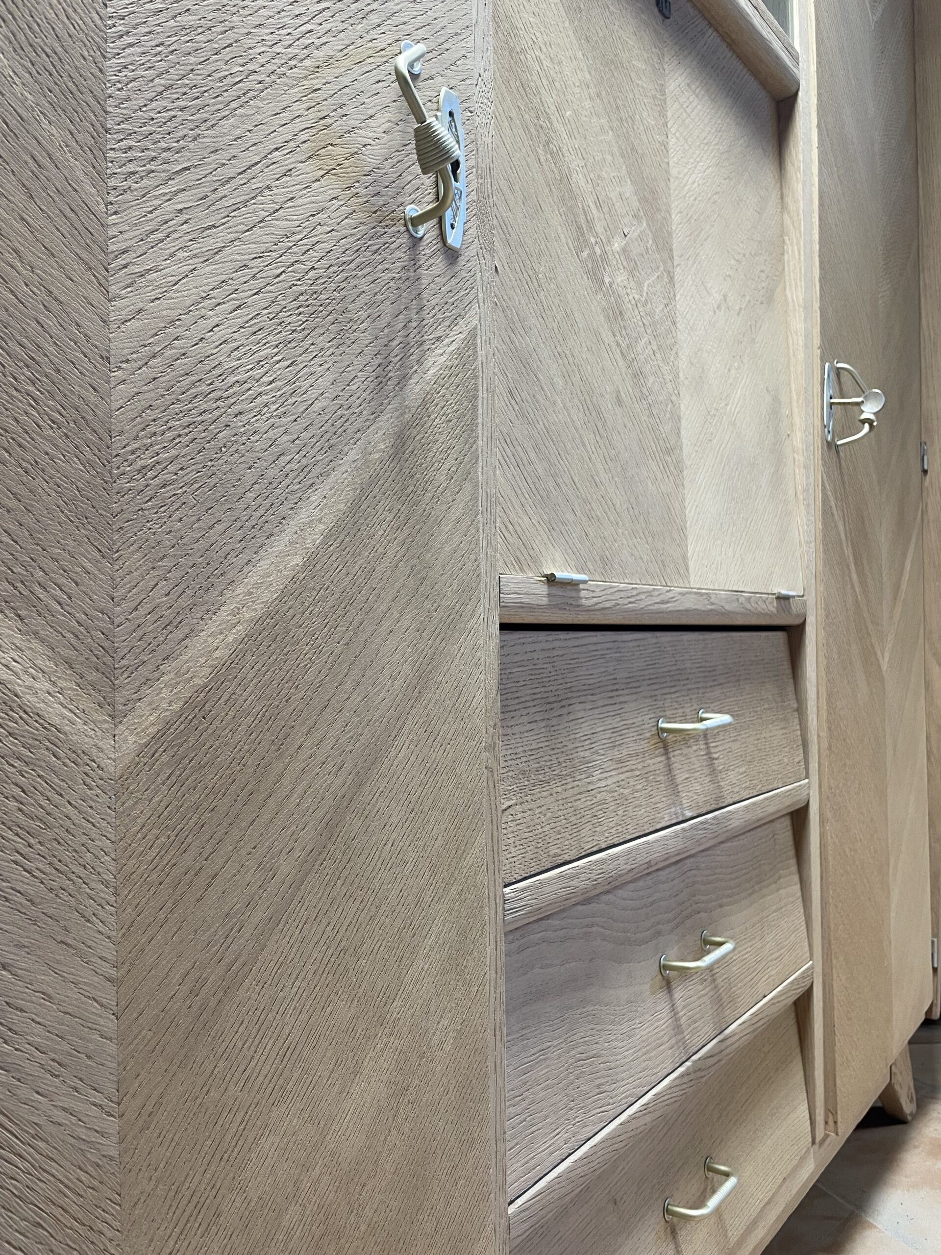 Armoire scandinave 70’ en chêne – Image 3